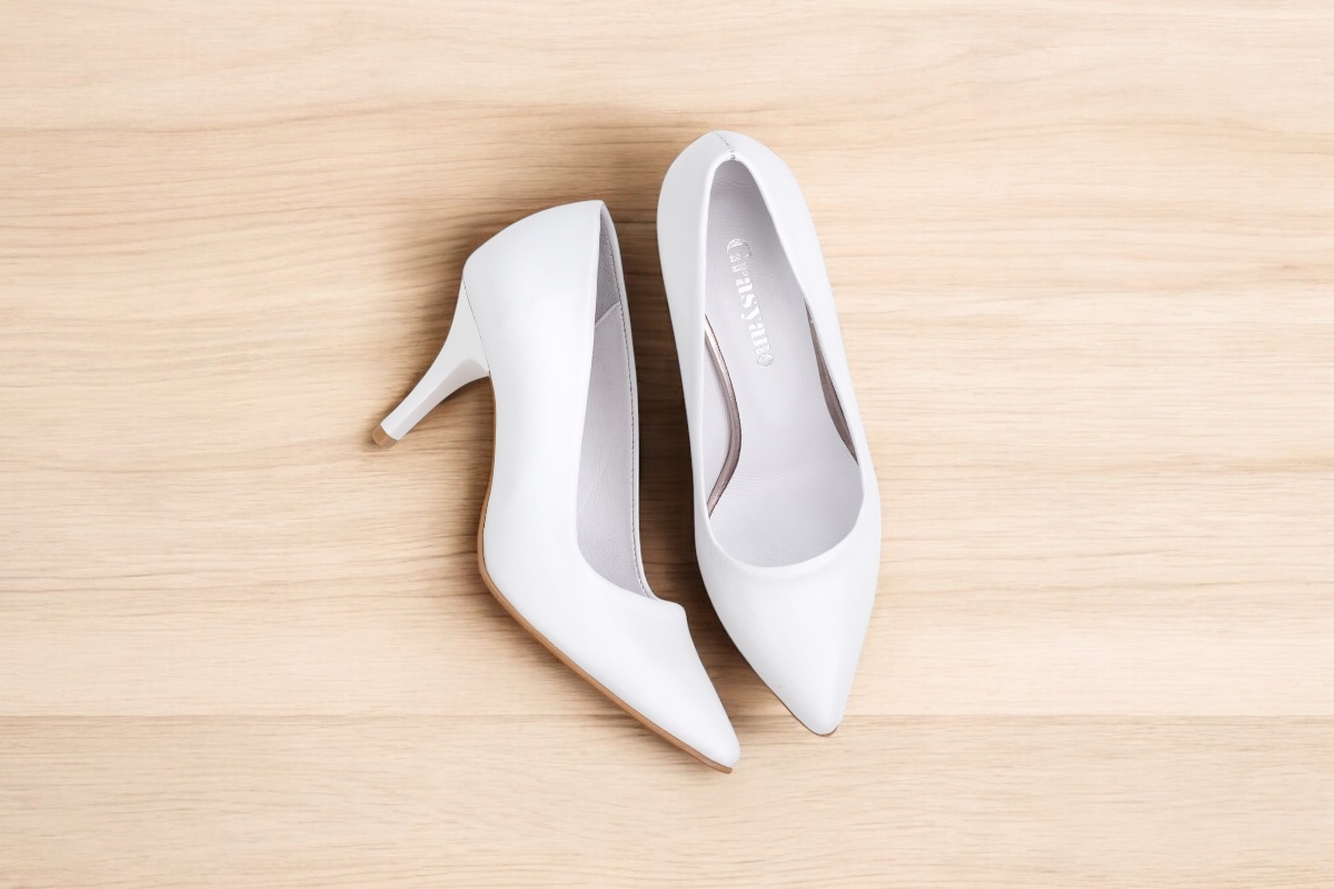 Beyaz Stiletto Ayakkabı Modelleri - Topuklu Ayakkabıda Beyaz - Zarif Adımlar beyaz stiletto Photoroom