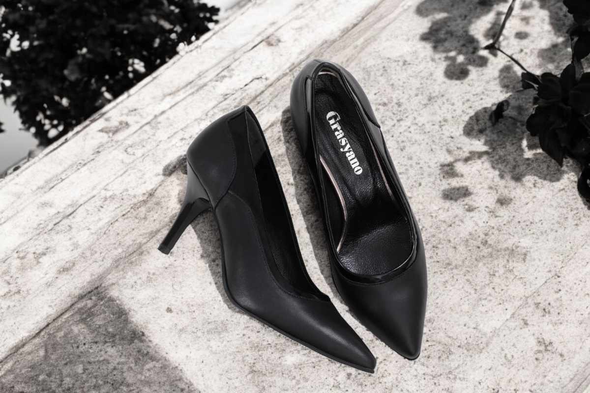 Ofis İçin Stiletto Önemi Nedir? Kadının Özgüvenindeki Rolü - Zarif Adımlar ofis icin ayakkabi