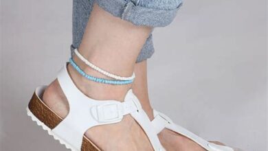 Ferah Yaz Esintisi: Gün Işığıyla Parlayan Kadın Sandaletlerinde Canlı Renkler - Zarif Adımlar Ferah Yaz Esintisi: Gün Işığıyla Parlayan Kadın Sandaletlerinde Canlı Renkler