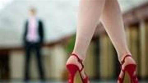 Gökyüzü Esintisi: Mavi Tonlarında Topuklu Ayakkabılarla Renkli Adımlar - Zarif Adımlar Gökyüzü Esintisi: Mavi Tonlarında Topuklu Ayakkabılarla Renkli Adımlar