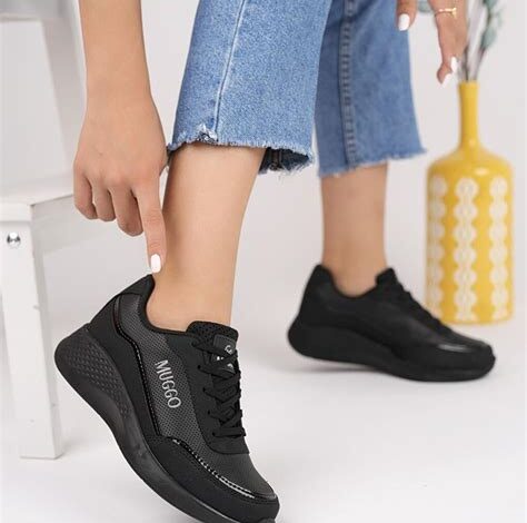 Günlük Enerji: Rahat Kadın Sandaletlerinde Modern ve Dinamik Adımlar