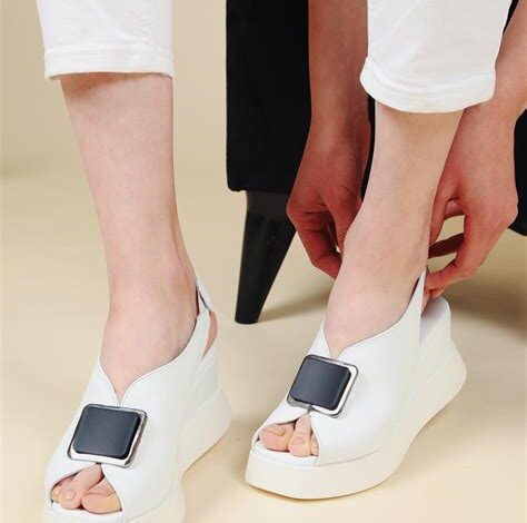 Özgün Dokunuş: Yaratıcı Kadın Sandalet Modellerinde Estetik ve Konfor