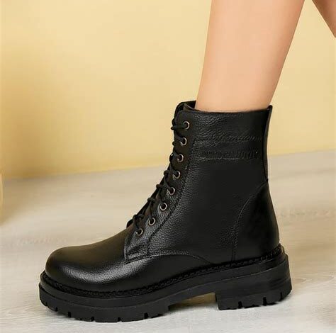 Hakiki Deri Kadın Çantalarında Kendi Stilini Yansıtmak